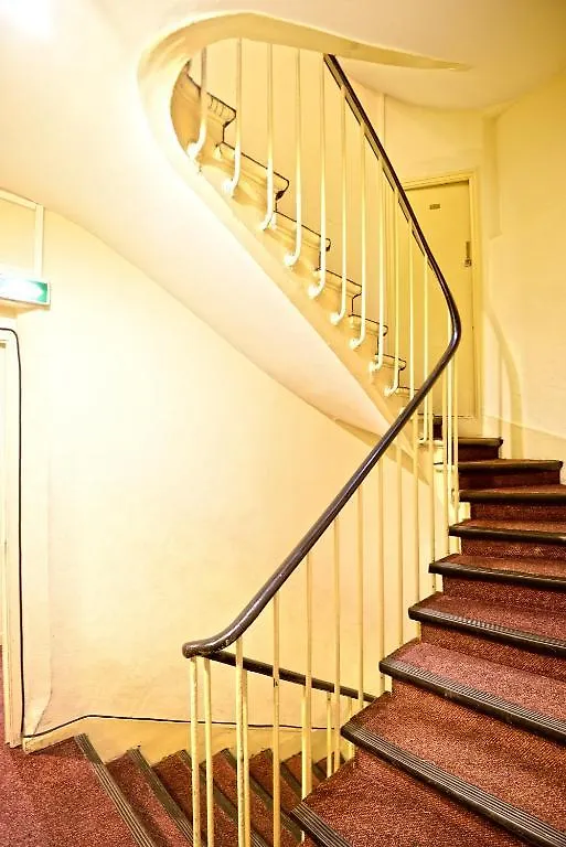 De La Vallee Hotell Paris